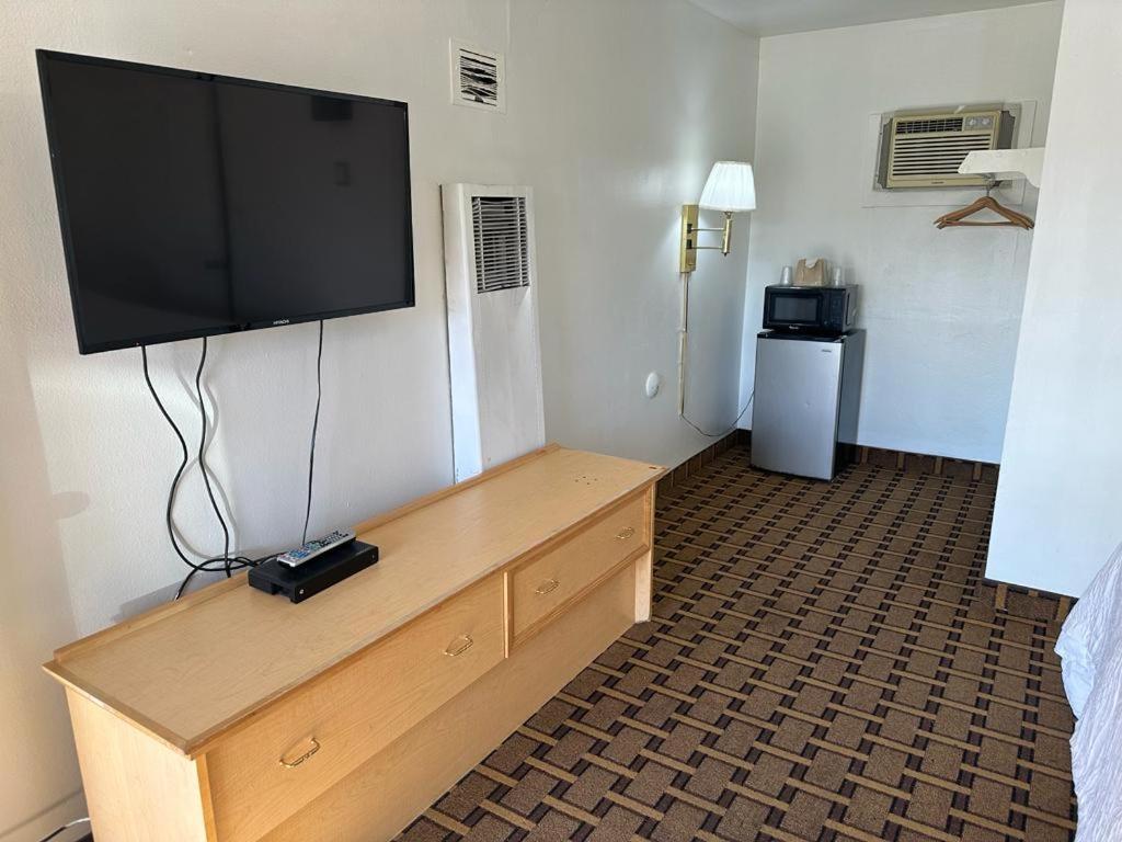 Ski'S Western Motel เกรทฟอลส์ ภายนอก รูปภาพ