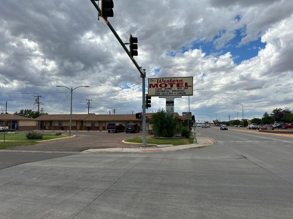 Ski'S Western Motel เกรทฟอลส์ ภายนอก รูปภาพ