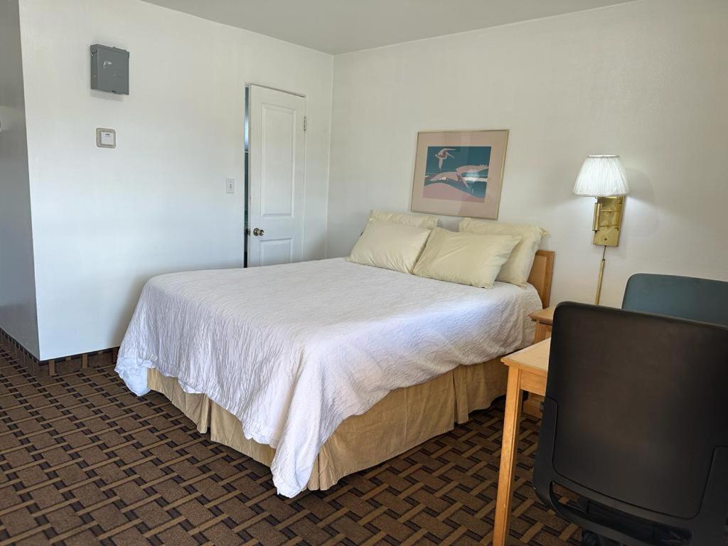Ski'S Western Motel เกรทฟอลส์ ภายนอก รูปภาพ