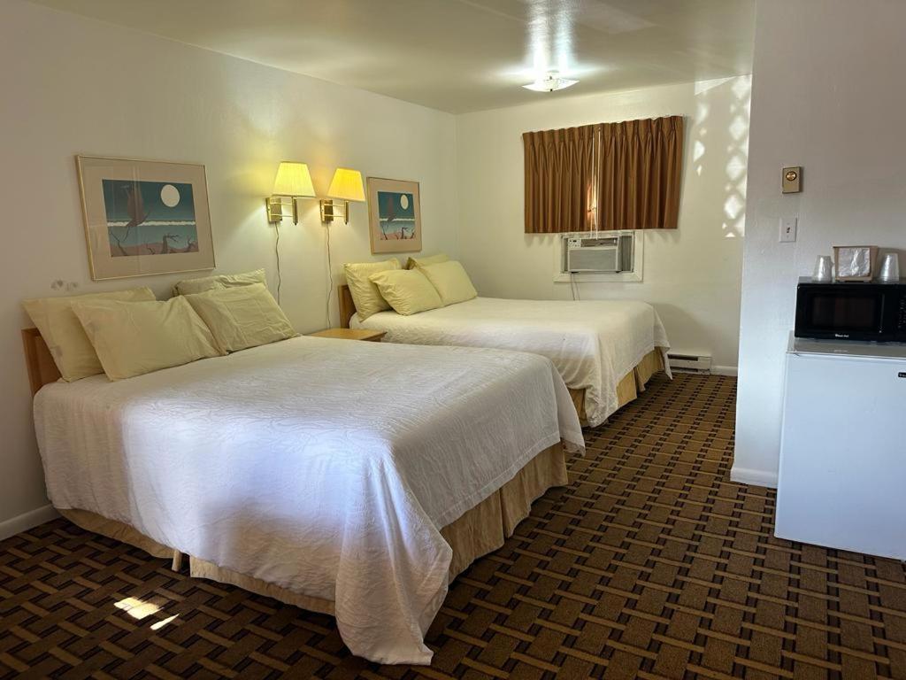 Ski'S Western Motel เกรทฟอลส์ ภายนอก รูปภาพ