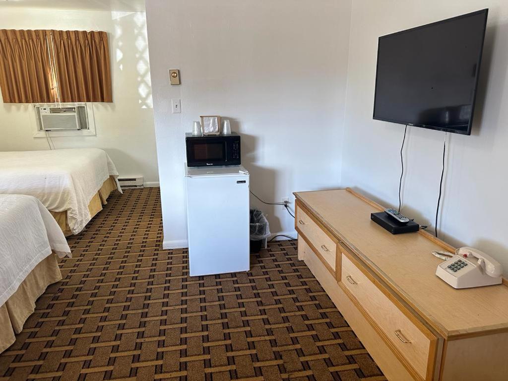 Ski'S Western Motel เกรทฟอลส์ ภายนอก รูปภาพ