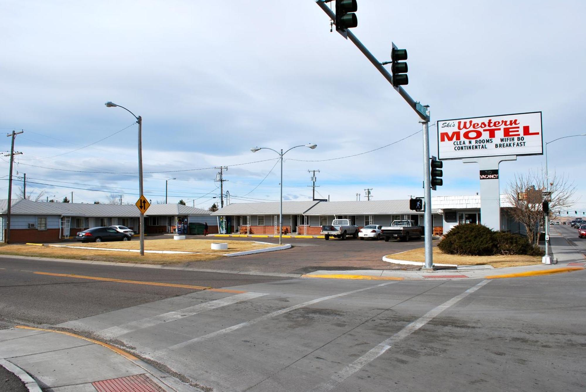 Ski'S Western Motel เกรทฟอลส์ ภายนอก รูปภาพ