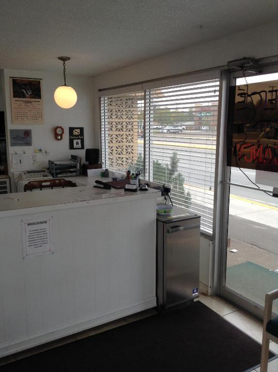 Ski'S Western Motel เกรทฟอลส์ ภายนอก รูปภาพ