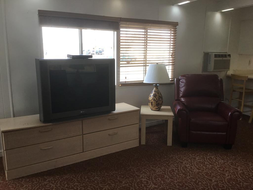 Ski'S Western Motel เกรทฟอลส์ ภายนอก รูปภาพ