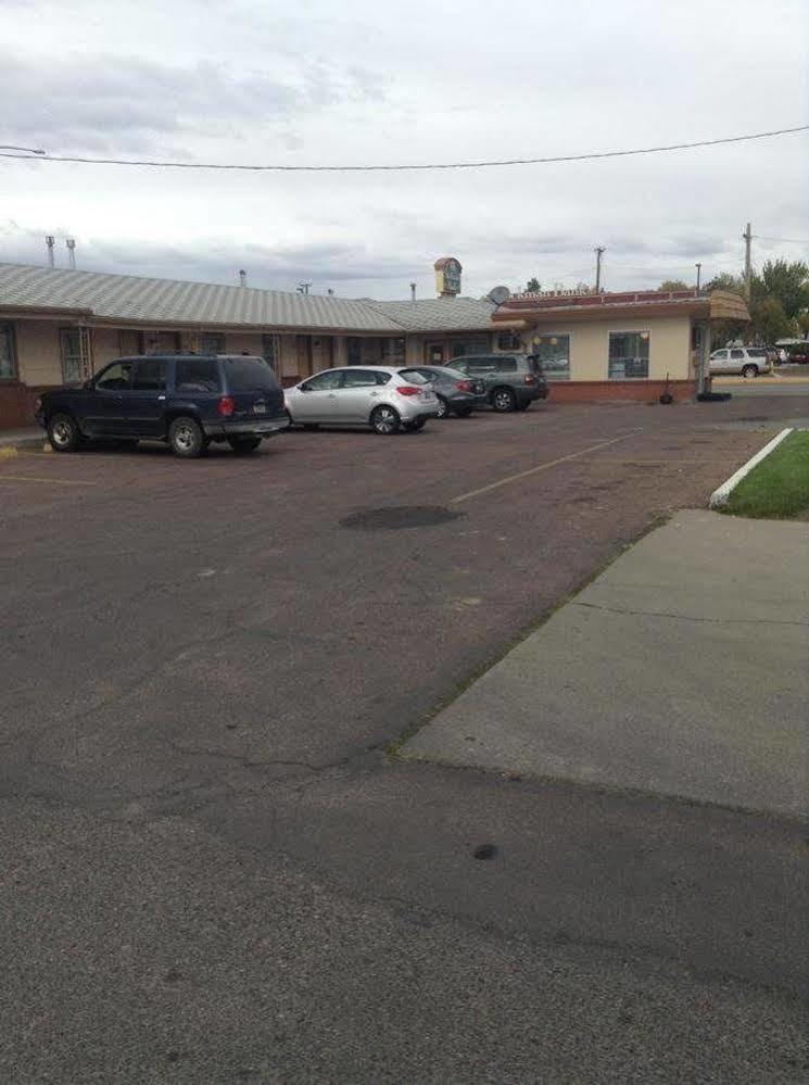 Ski'S Western Motel เกรทฟอลส์ ภายนอก รูปภาพ